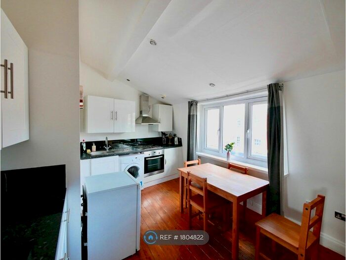 3 Bedroom Flat To Rent In Kings Cross Road, London, WC1X