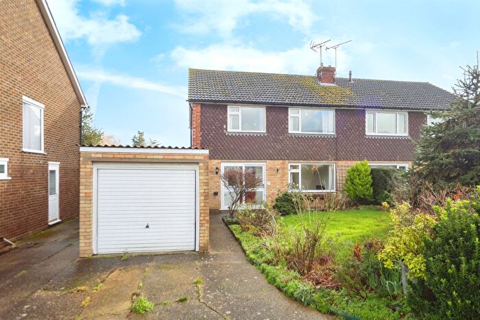 4 Bedroom Semi-Detached House For Sale In Burntwick Drive, Lower Halstow, Sittingbourne, ME9