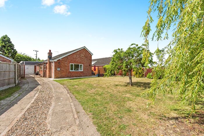 3 Bedroom Detached Bungalow For Sale In Walnut Close, Thetford, IP26