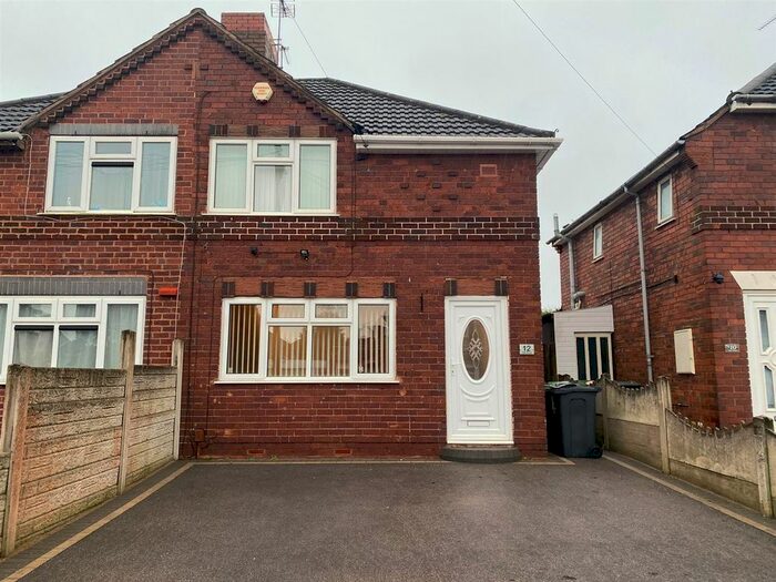 2 Bedroom Property To Rent In Oak Road, Shelfield, Walsall, WS4