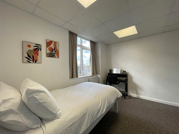 Flat To Rent In Wilbury Villas -, S64