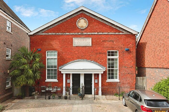 2 Bedroom Semi Detached House For Sale In Bank Street, Tonbridge, Kent, TN9