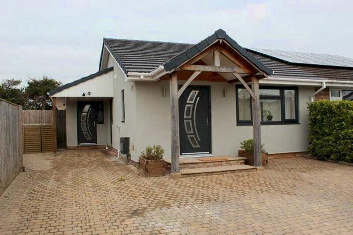 4 Bedroom Block Of Apartments For Sale In Begbroke Crescent, Begbroke, OX5