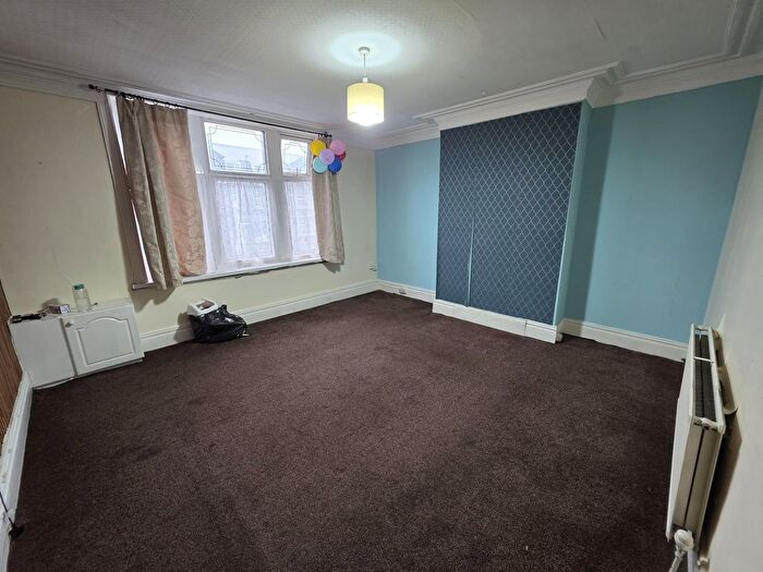 2 Bedroom Flat To Rent In Toller Lane, Bradford, BD8