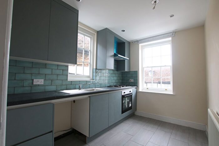 1 Bedroom Flat To Rent In Park Street, Colnbrook, Slough, SL3