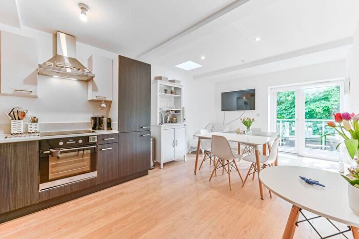 2 Bedroom Flat To Rent In Campden Road, South Croydon, CR2