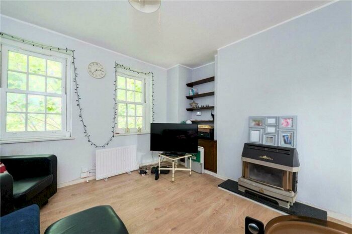 4 Bedroom Flat To Rent In Black Prince Road, , Kennington, London, SE11