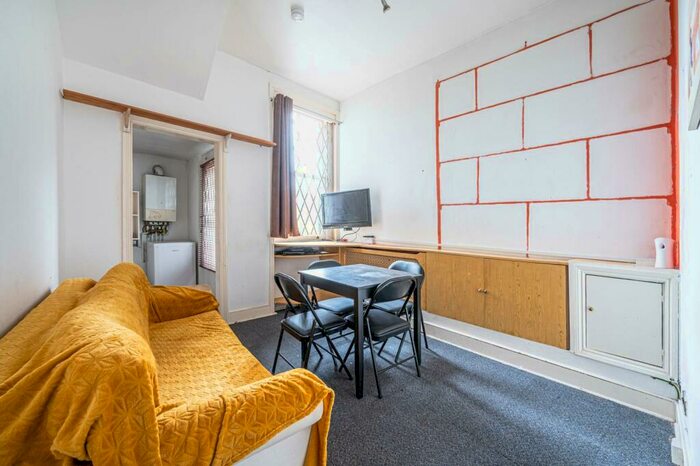 2 Bedroom Flat For Sale In West End Lane, West Hampstead, London, NW6