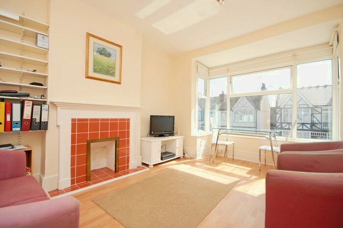 2 Bedroom Flat To Rent In Bulstrode Avenue, Hounslow, TW3