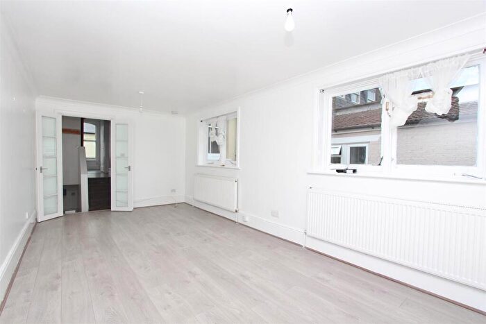 2 Bedroom Flat To Rent In Dynevor Road, N16