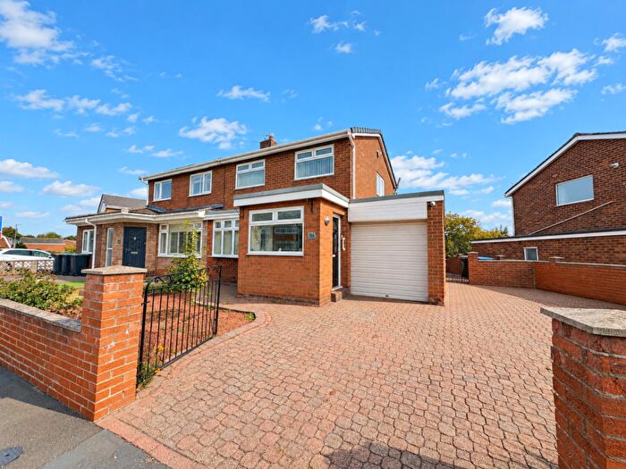 3 Bedroom Semi Detached House For Sale In Willowtree Avenue, Gilesgate, Durham, DH1