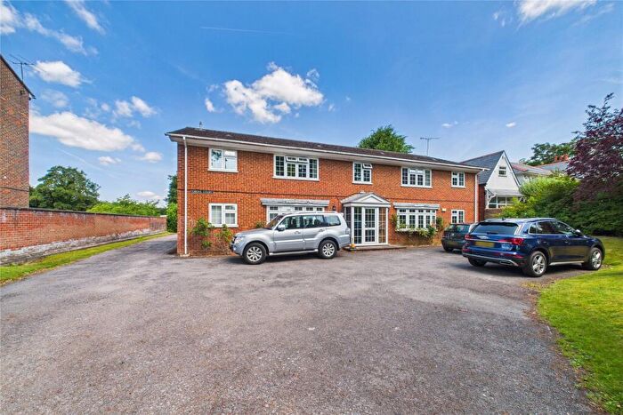 2 Bedroom Apartment To Rent In Bath Road, Maidenhead, Berkshire, SL6