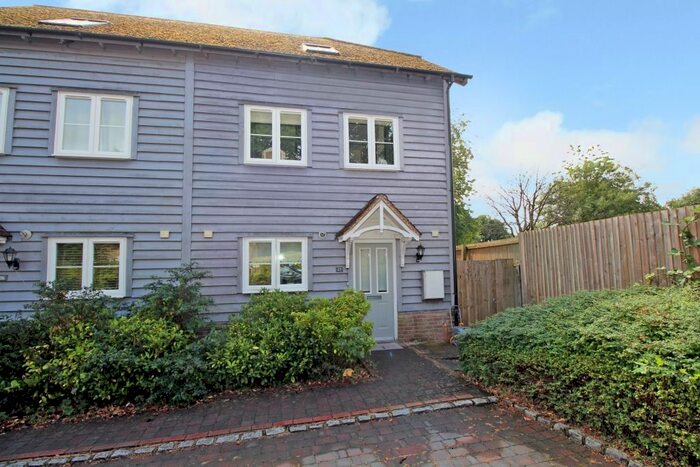 4 Bedroom Semi-Detached House To Rent In Friars Oak, Medstead, Alton, Hampshire, GU34