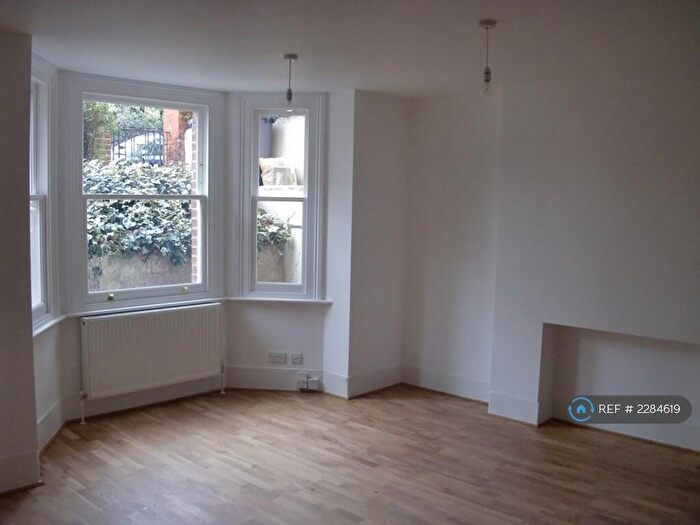 1 Bedroom Flat To Rent In Knatchbull Road, London, SE5