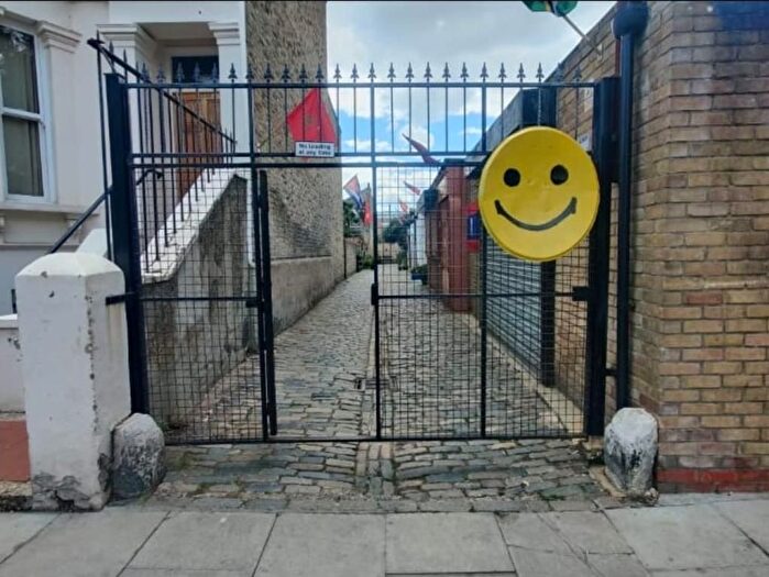 Detached House For Sale In Chatsworth Road, Hackney, London, E5