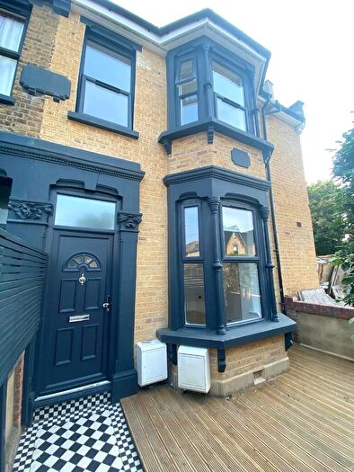 6 Bedroom End Of Terrace House To Rent In Palmerston Road, Walthamstow London, E17