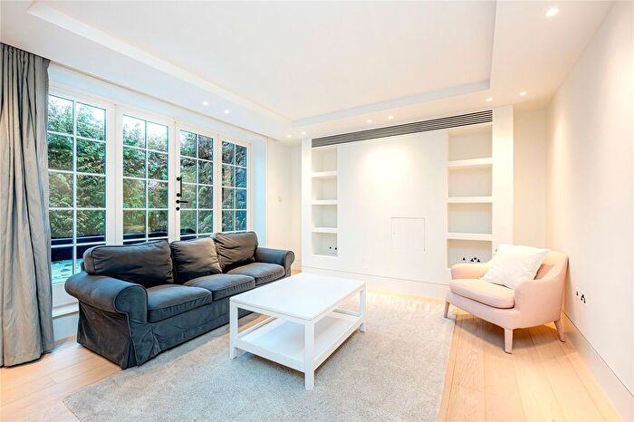 2 Bedroom Flat To Rent In Portobello Road, Notting Hill, London, W11