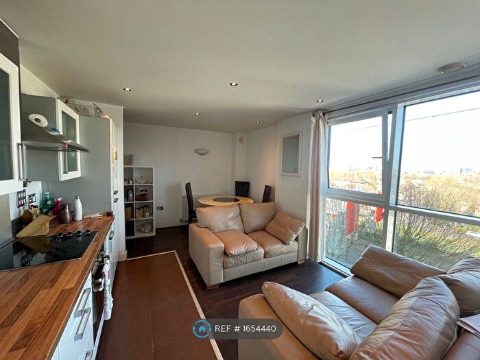 2 Bedroom Flat To Rent In Oceanis Apartments, London, E16