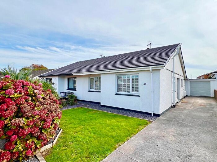 2 Bedroom Semi-Detached Bungalow For Sale In West End Avenue, Porthcawl, Bridgend County Borough, CF36
