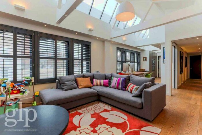 2 Bedroom Flat To Rent In St Martin`S Lane, Covent Garden WC2N