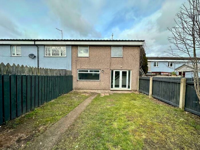 3 Bedroom Semi-Detached House To Rent In Binbrooke Garth, Bransholme, HU7