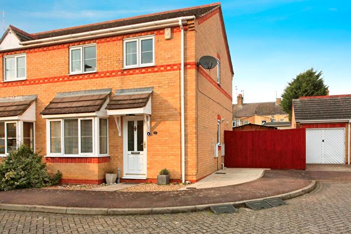 3 Bedroom Semi-Detached House For Sale In Knights Mews, Peterborough, PE2