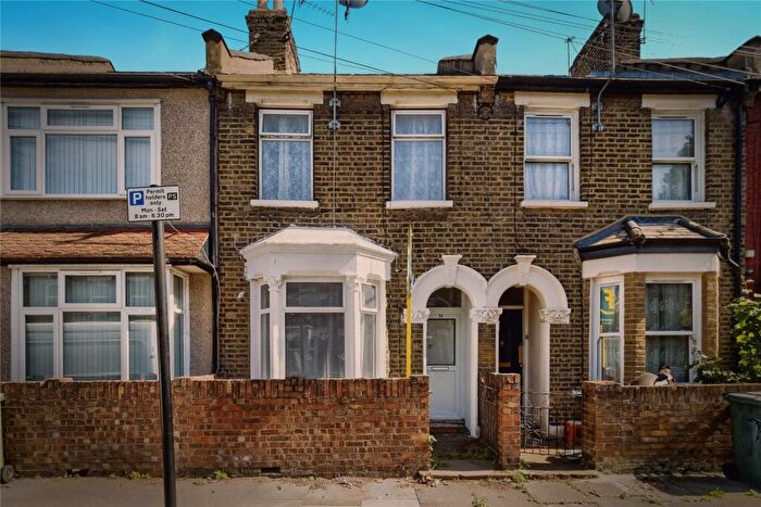 3 Bedroom Terraced House For Sale In Hollybush Street, London, E13