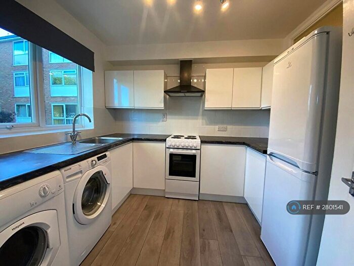 2 Bedroom Flat To Rent In Crocus Way, Chelmsford, CM1
