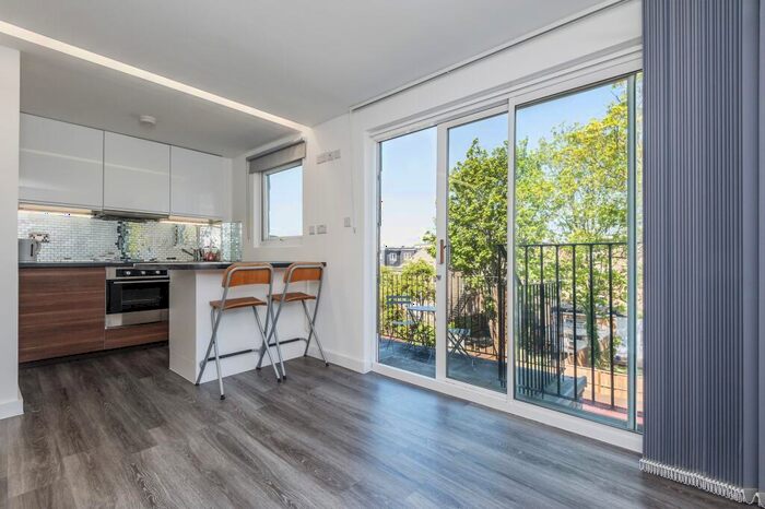 1 Bedroom Flat To Rent In The Grove, Finchley, N3