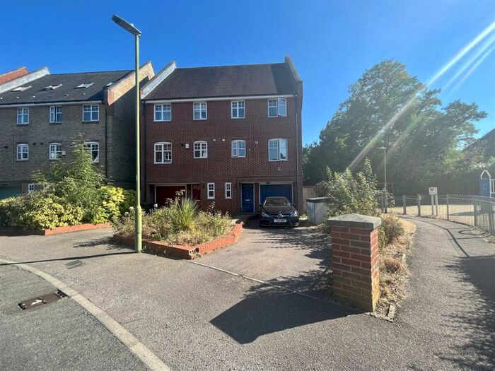 3 Bedroom House To Rent In Lilbourne Drive, Hertford, SG13