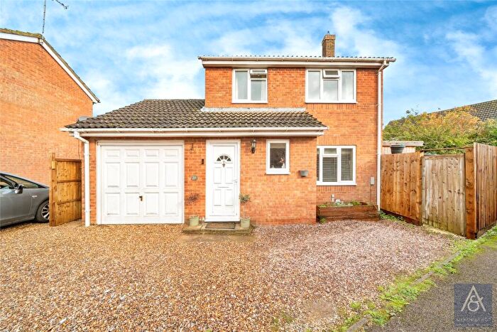 4 Bedroom Detached House For Sale In Deerfield Close, Buckingham, Buckinghamshire, MK18