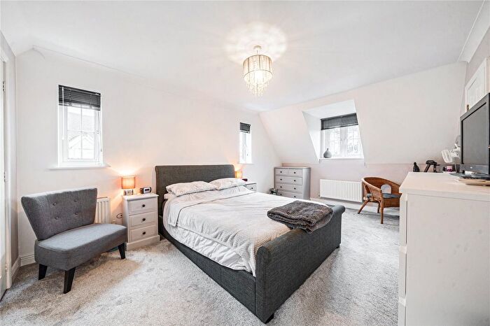 5 Bedroom Detached House For Sale In Connaught Way, Alton, Hampshire, GU34