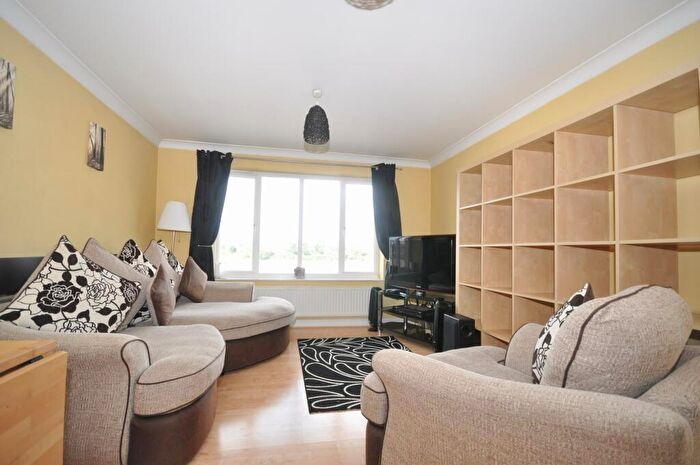 2 Bedroom Apartment To Rent In Fennel Close, Rochester, ME1