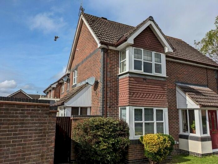 1 Bedroom Property To Rent In Cissbury Close, Horsham, RH12