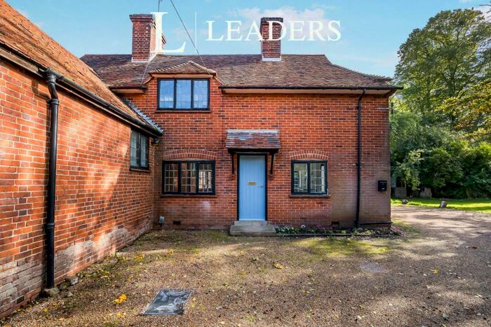 4 Bedroom Cottage To Rent In Woking Road, Guildford, GU4
