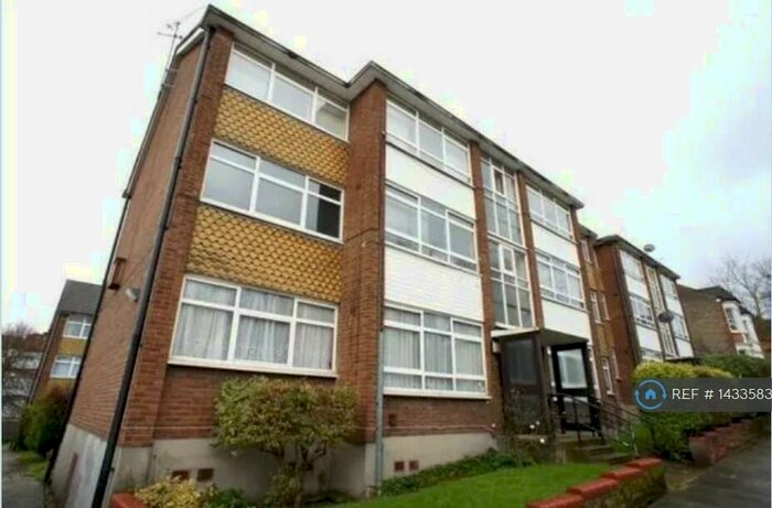 2 Bedroom Flat To Rent In Woodhill, London, SE18