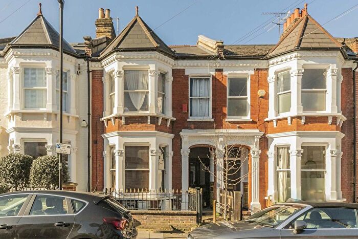 3 Bedroom Flat To Rent In Shandon Road, Clapham, SW4