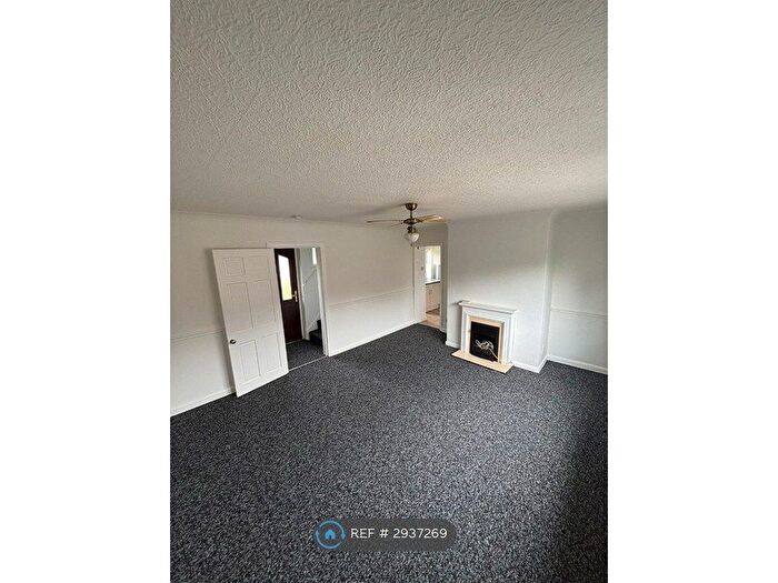 3 Bedroom Terraced House To Rent In Seventh Avenue, Leeds, LS26