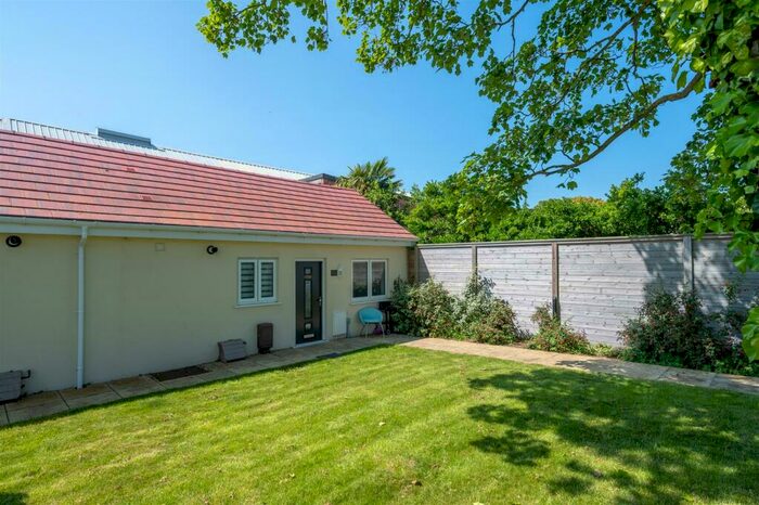 1 Bedroom Flat To Rent In Sea Front, Hayling Island, PO11