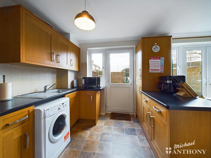 3 Bedroom End Of Terrace House For Sale In Chadwell Path, Aylesbury, Buckinghamshire, HP21
