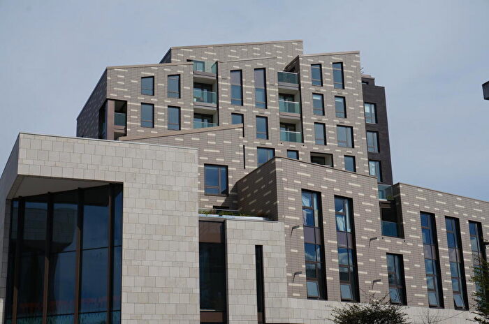 2 Bedroom Flat To Rent In Park Walk, Southampton, SO14