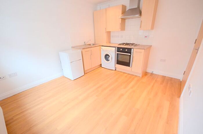 1 Bedroom Flat To Rent In Holdenhurst Road, Bournemouth, BH8
