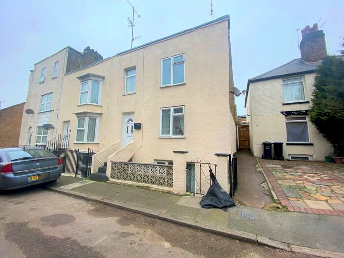 3 Bedroom End Of Terrace House To Rent In Margate, CT9