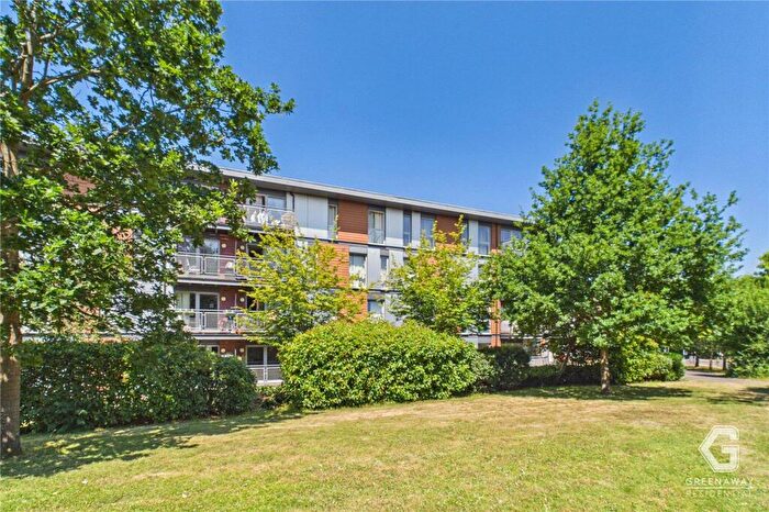 2 Bedroom Flat For Sale In Commonwealth Drive, Three Bridges, Crawley, RH10