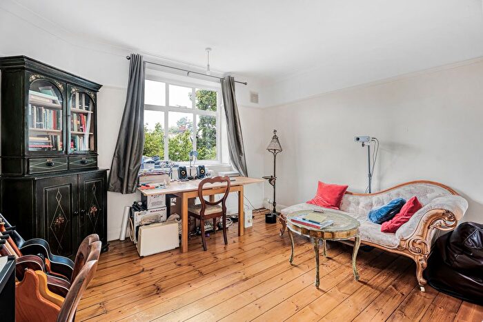 1 Bedroom Flat To Rent In Haslemere Road, London, N8