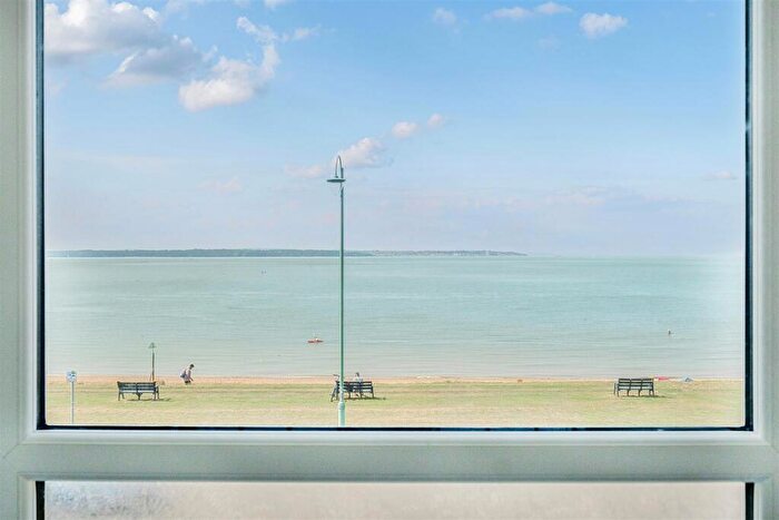 3 Bedroom Apartment For Sale In Marine Parade West, Lee-On-The-Solent, PO13