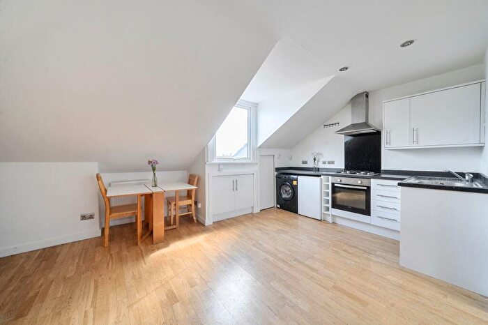 1 Bedroom Flat For Sale In Seven Sisters Road, London, N7