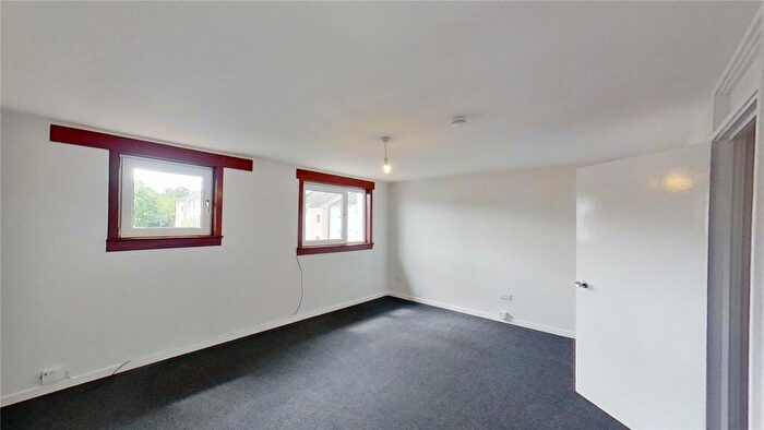 3 Bedroom Flat To Rent In Dumbryden Gardens, Edinburgh, EH14