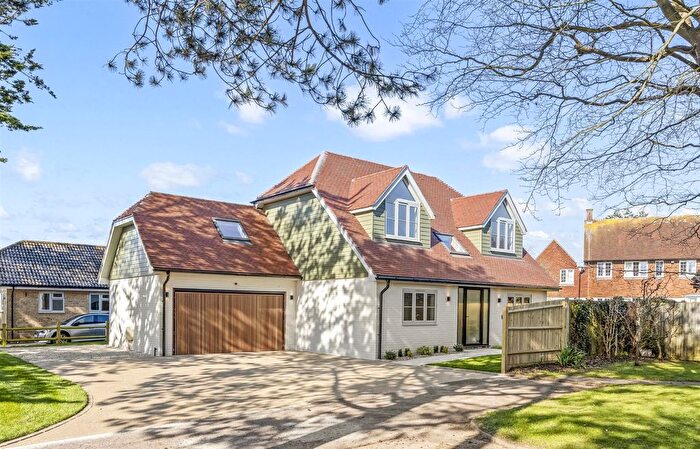 4 Bedroom Detached House For Sale In Sark Gardens, South Ferring, BN12