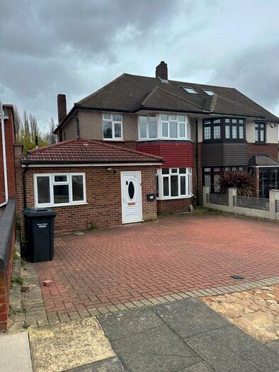 4 Bedroom Terraced House To Rent In Summit Close, London, N14